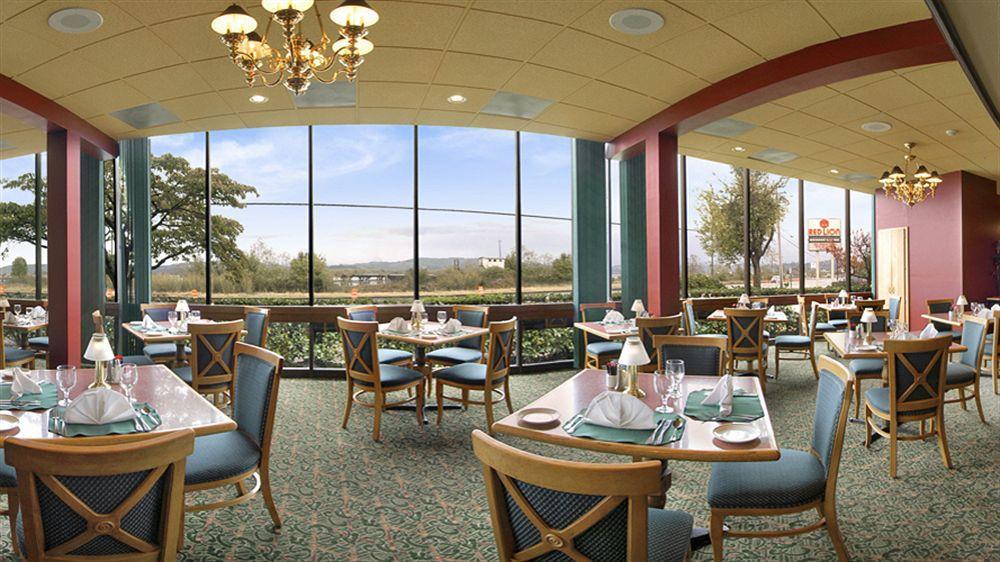Red Lion Hotel Coos Bay Exterior photo