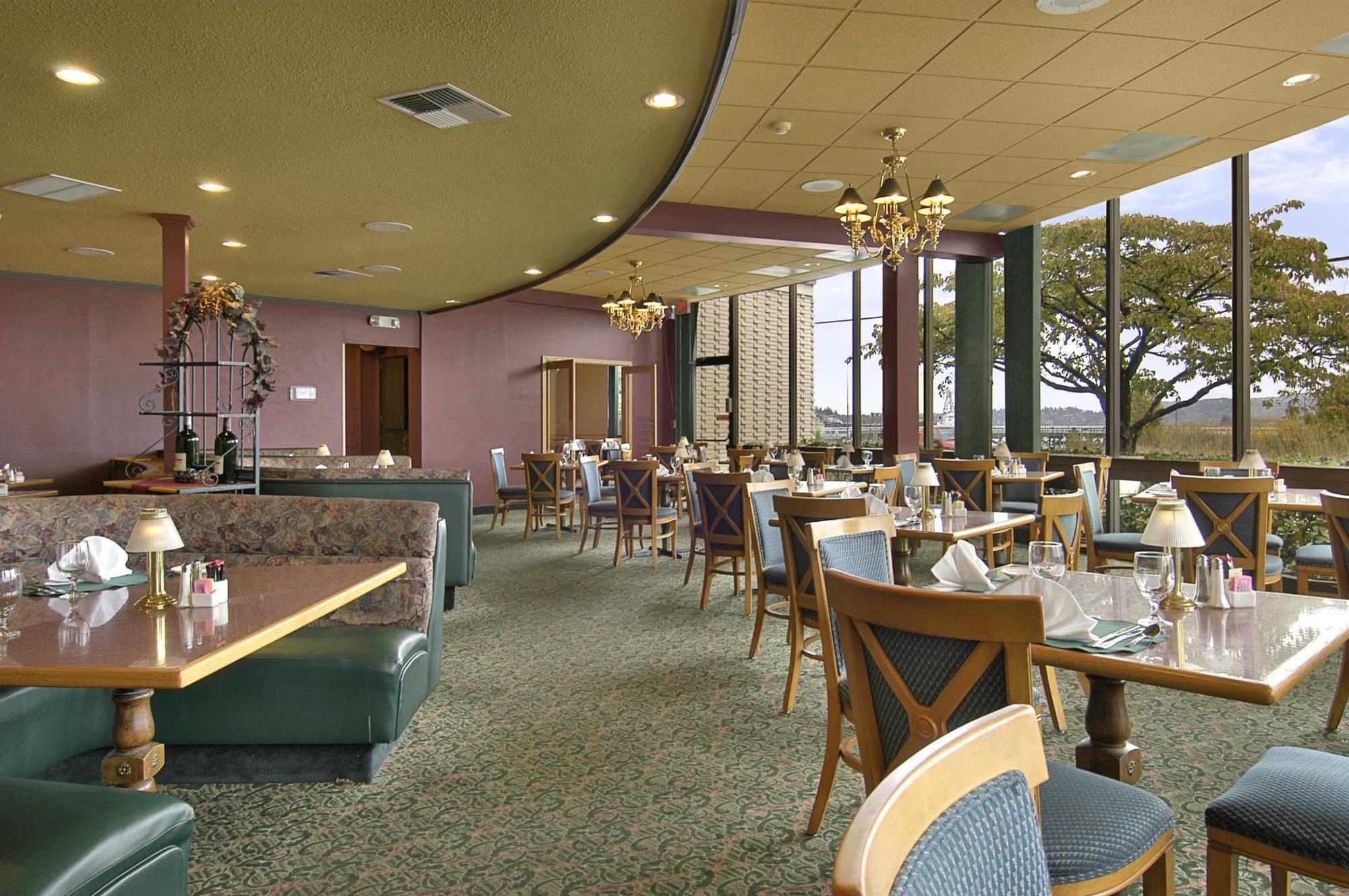 Red Lion Hotel Coos Bay Exterior photo