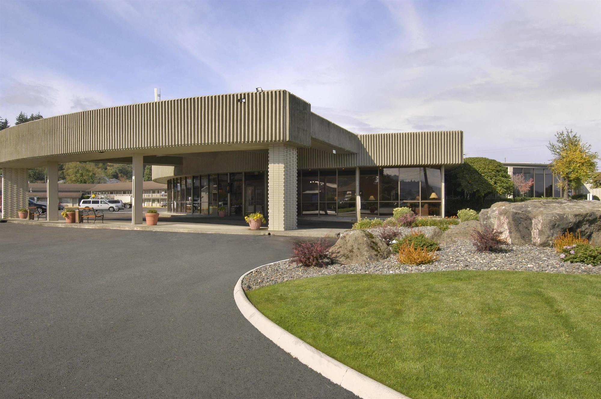 Red Lion Hotel Coos Bay Exterior photo